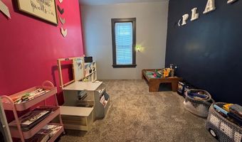 807 6th St, Aurora, NE 68818