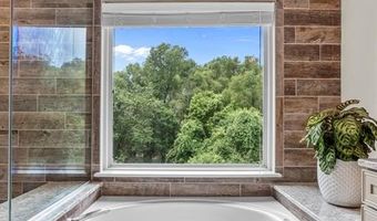 2535 Barrett Springs Dr, Ballwin, MO 63021