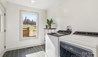 39 W Haven Dr, Arden, NC 28704