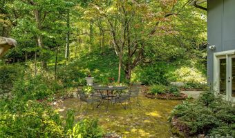 5 Hillcrest Rd E, Asheville, NC 28804