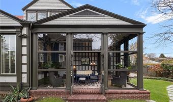 4 Hunter Ave, Newport, RI 02840