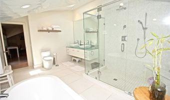 215 Coggeshall Ave, Newport, RI 02840