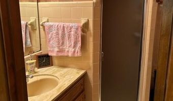 102 E Crockett St, De Kalb, TX 75559