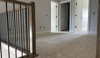 2220 Golfview Dr, Auburn, IN 46706