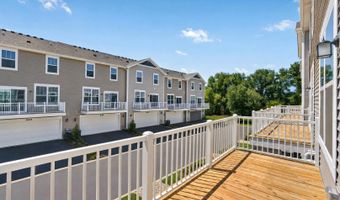 1246 Glenmont St, Algonquin, IL 60102