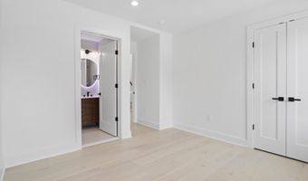 2007 S JOYCE St, Arlington, VA 22202
