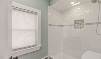 8 Champlin St, Newport, RI 02840