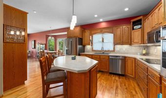 608 N Riverwood Cir, Brandon, SD 57005