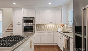 6527 Burlwood Rd, Charlotte, NC 28211