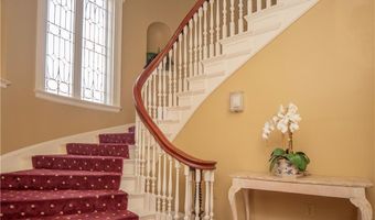1 Oakwood Ter 7, Newport, RI 02840