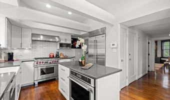 3825 INGOMAR St NW, Washington, DC 20015