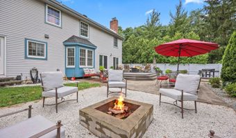 2 Independence Dr, Aberdeen, NJ 07747