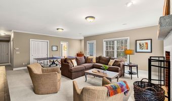 17 Canterbury Ln, Bedford, NH 03110