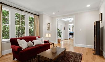 7032 WILSON Ln, Bethesda, MD 20817