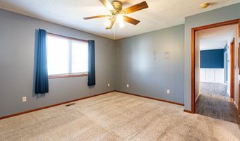 306 Rathert Ct, Auburn, IN 46706