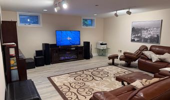 9049 HOLLY LEAF Ln, Bethesda, MD 20817