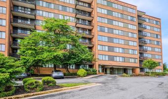 4390 LORCOM Ln #102, Arlington, VA 22207