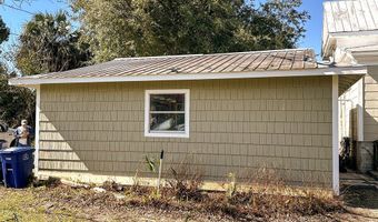 142 4th St, Apalachicola, FL 32320