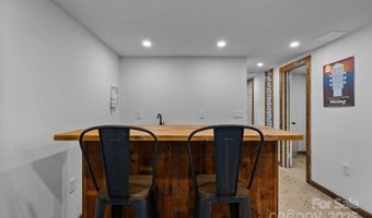 200 Aurora Dr, Asheville, NC 28805