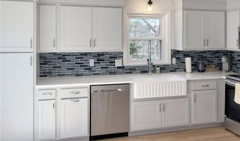 89 Narrow Ln, Charlestown, RI 02813