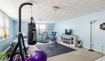 15 Freedom Dr, Cranston, RI 02920