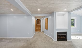 33 Shirley Dr, Cumberland, RI 02864