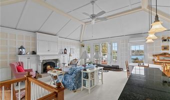 44 Bliss Mine Rd 4, Middletown, RI 02842