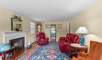 174 Lawnacre Dr, Cranston, RI 02920