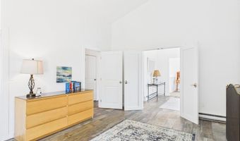 34 Beach Plum Rd, Narragansett, RI 02882