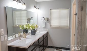1030 Oakwood St, Burley, ID 83318