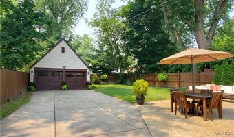 165 Lamarck Dr, Amherst, NY 14226