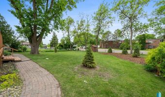 538 17th Ave S, Brookings, SD 57006