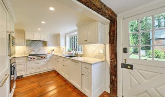 41 Third St, Newport, RI 02840