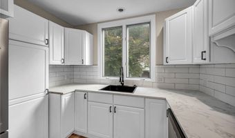 825 Dan St, Akron, OH 44310