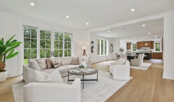 8 Fado Ln, Cos Cob, CT 06807