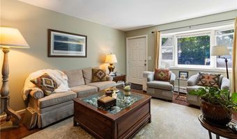 43 Garfield St, Newport, RI 02840