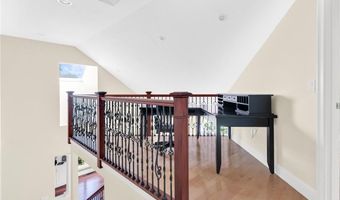 75 Wood St, Bristol, RI 02809