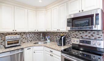 7 Harbor N, Amityville, NY 11701
