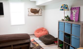 925 S 2nd St, Aberdeen, SD 57401