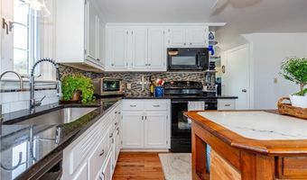 170 Pilgrim Pkwy, Warwick, RI 02888