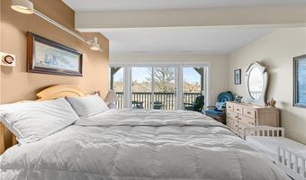 157 Harrison Ave 15, Newport, RI 02840