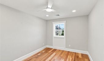 40 Congregational St, Bristol, RI 02809