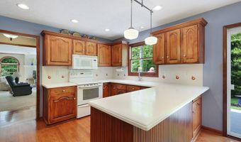 450 Eldridge Rd, Aurora, OH 44202