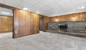 6 Bruce Dr, North Smithfield, RI 02896