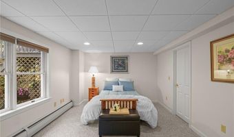 105 LYNN Cir, East Greenwich, RI 02818