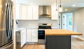 162 Waldo Ave, Belfast, ME 04915