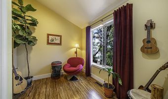 1000 Ivy Ln, Ashland, OR 97520