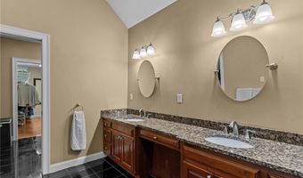 16 Leonard Dr, North Smithfield, RI 02896