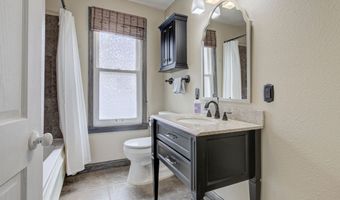 914 W 4TH St, Appleton, WI 54914