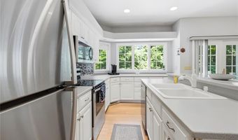 3 Connor Ln, Barrington, RI 02806